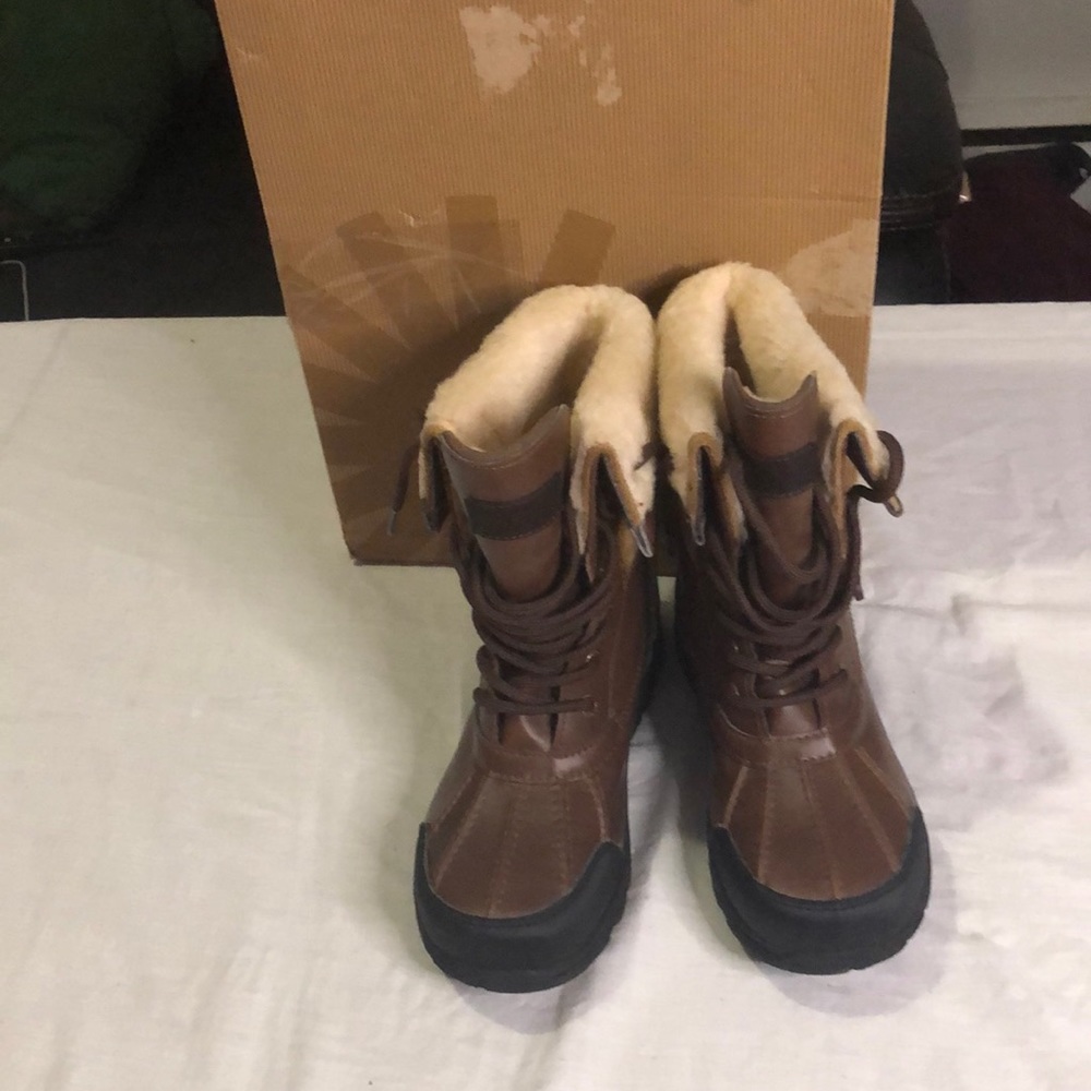 Ugg boots unisex size 3